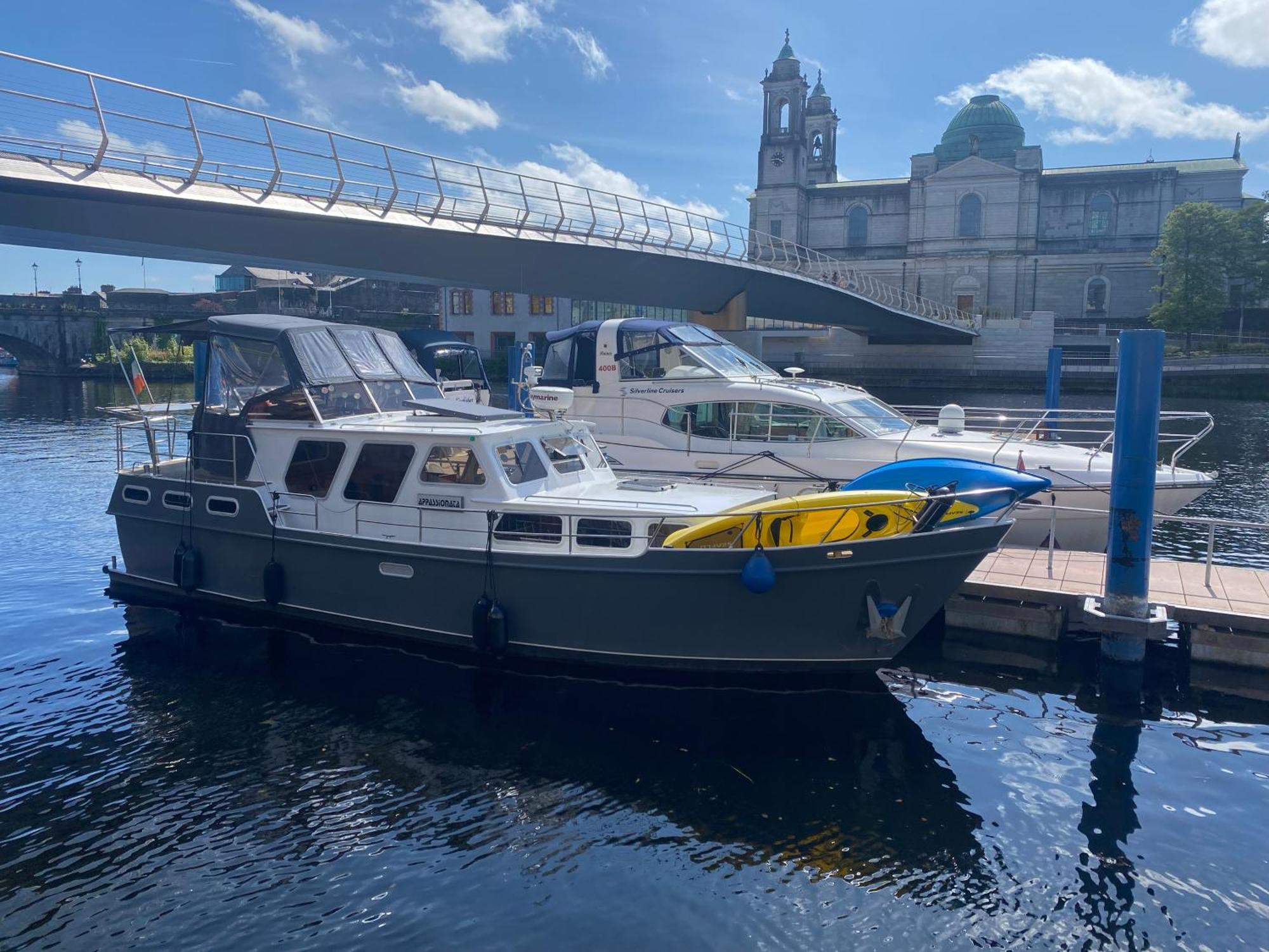 The Marina Experience Botel Athlone